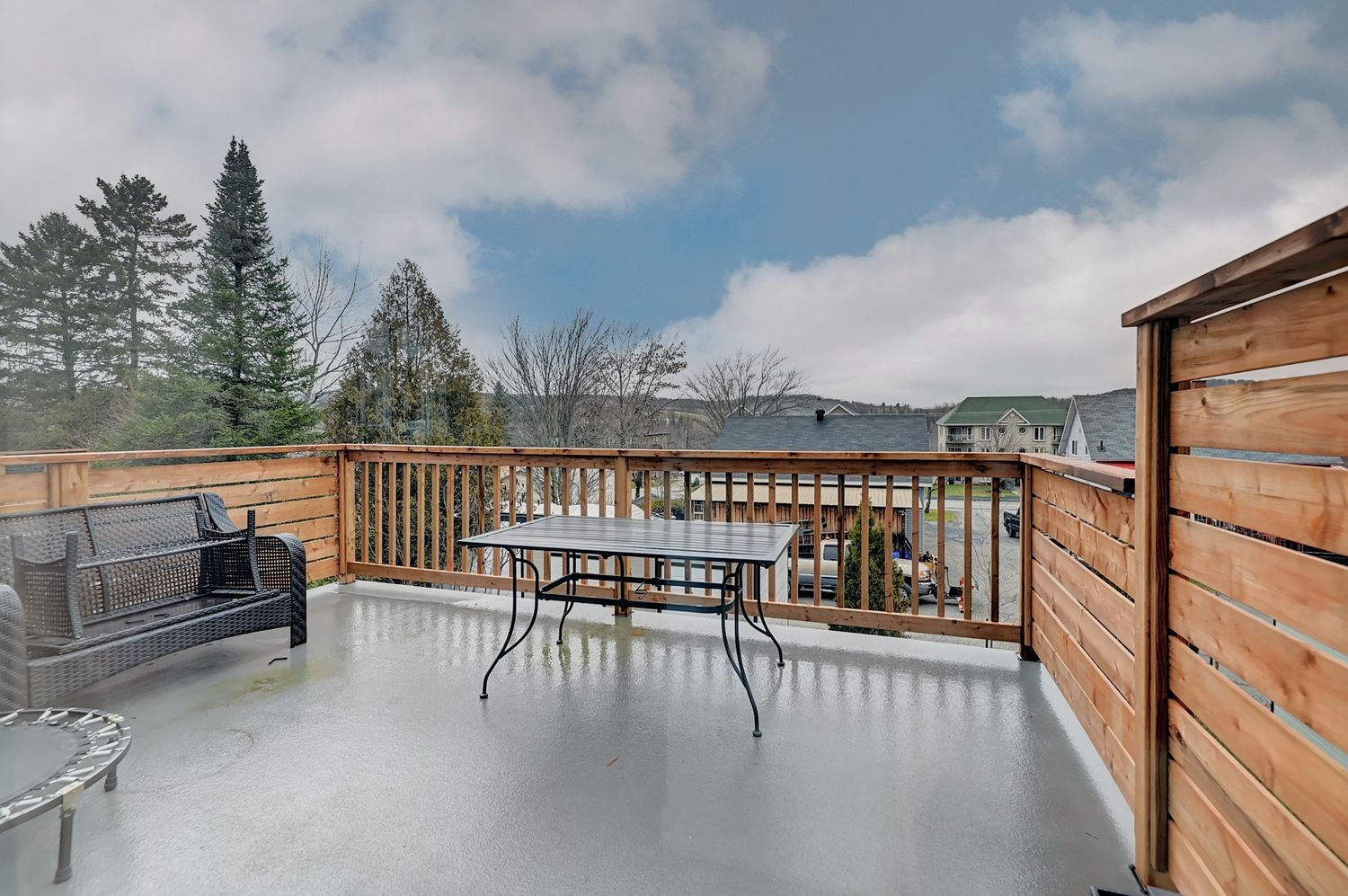 Terraza y balcón de un proyecto de tipo Viviendas unifamiliares cerca de Sherbrooke (Estrie) por Claire Derome • courtière en immobilier résidentiel