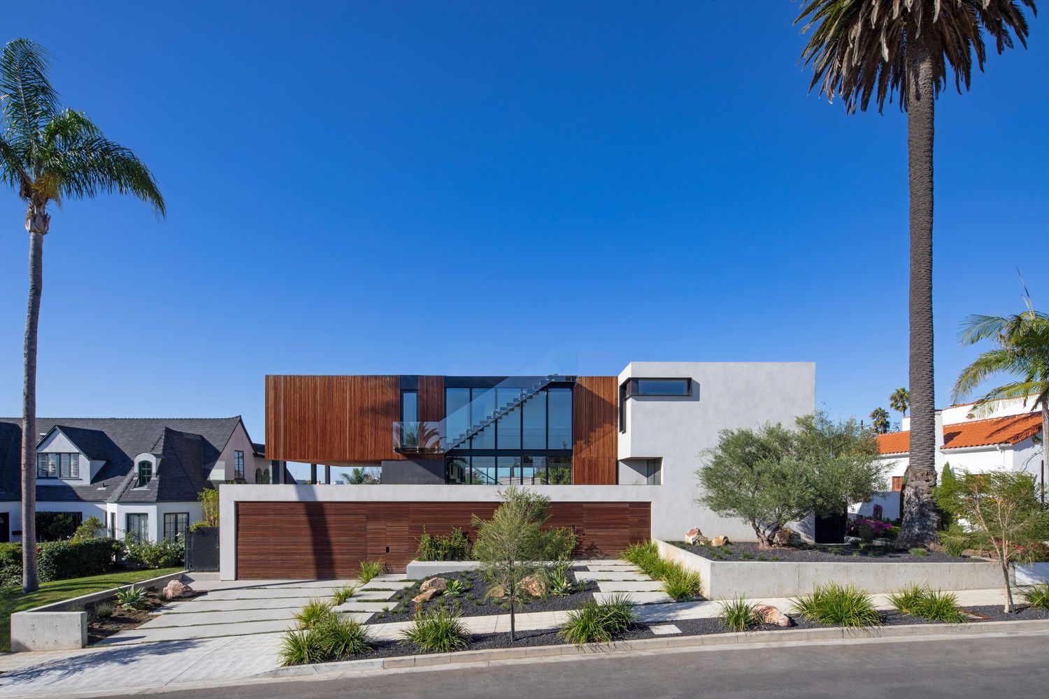 Façade avant d'un projet de Maisons unifamiliales près de Los Angeles - Long Beach - Anaheim de Minarc
