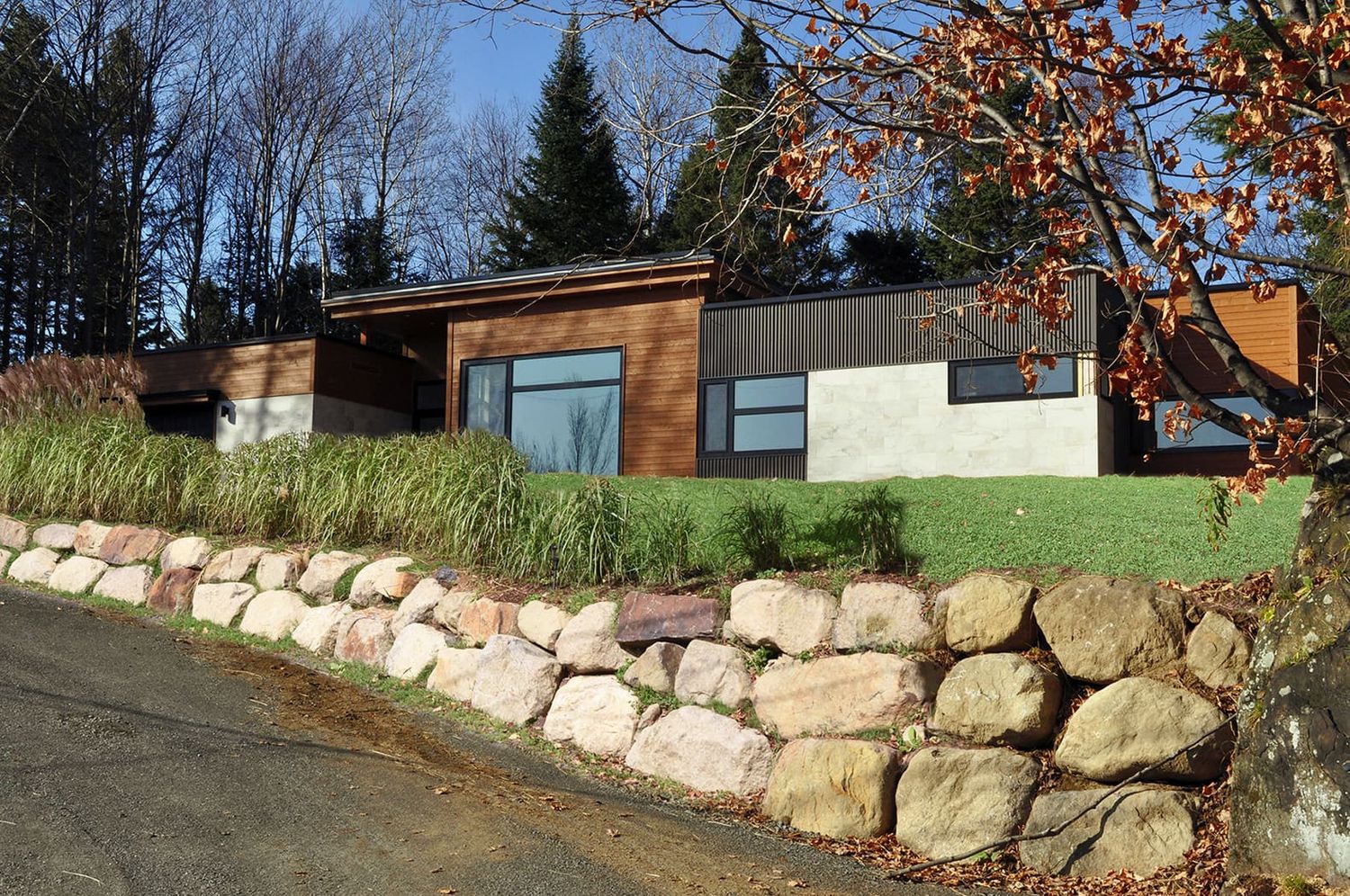 Front Yard from a Single family homes project near Montreal (Greater Montreal) by Atelier IDEA