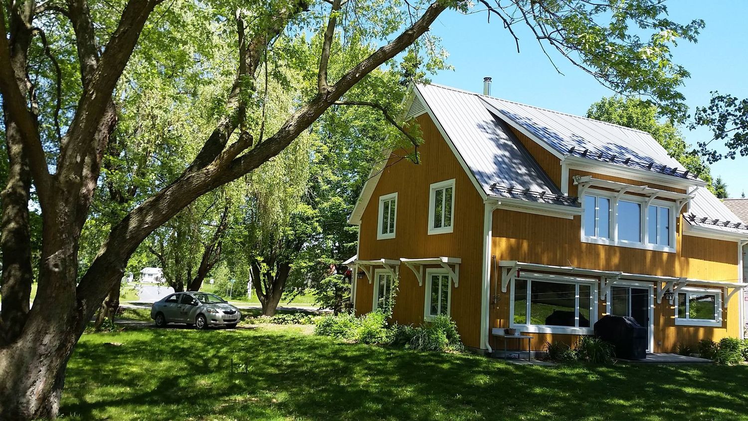 Front Yard from a Single family homes project near Drummondville (Centre-du-Québec) by McClure Construction