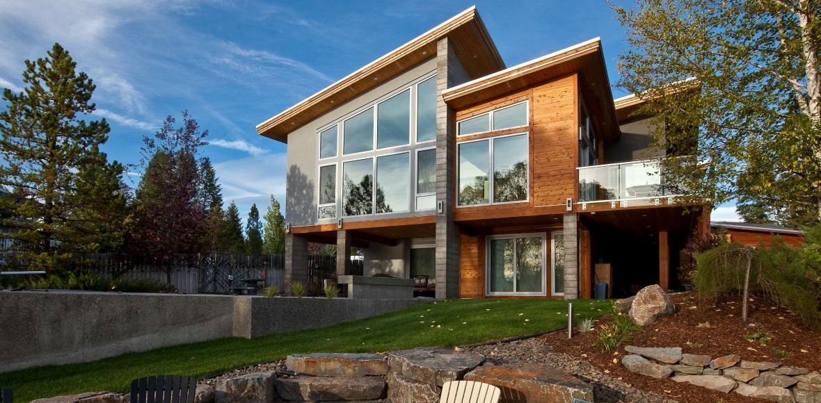 Backyard from a Prefab and Modular Houses project near Vancouver (Greater Vancouver) by Pacific Building Systems