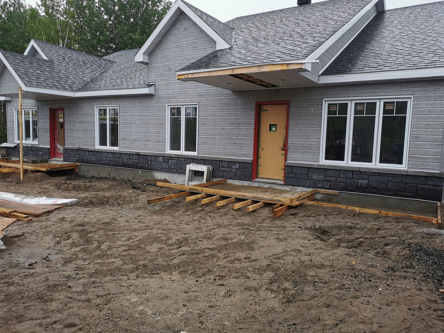 House Construction Exteriors from a Single family homes project near Saguenay - Lac-Saint-Jean by Solutions Expert SSS