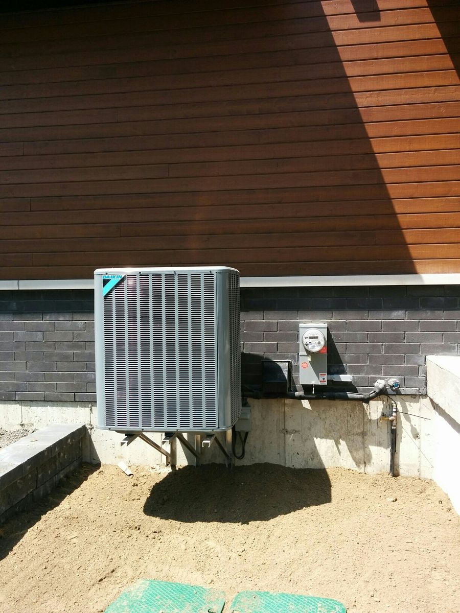 Finition extérieur d'un projet de Thermopompes près de Trois-Rivières/Shawinigan (Mauricie) de Guillemette Energies
