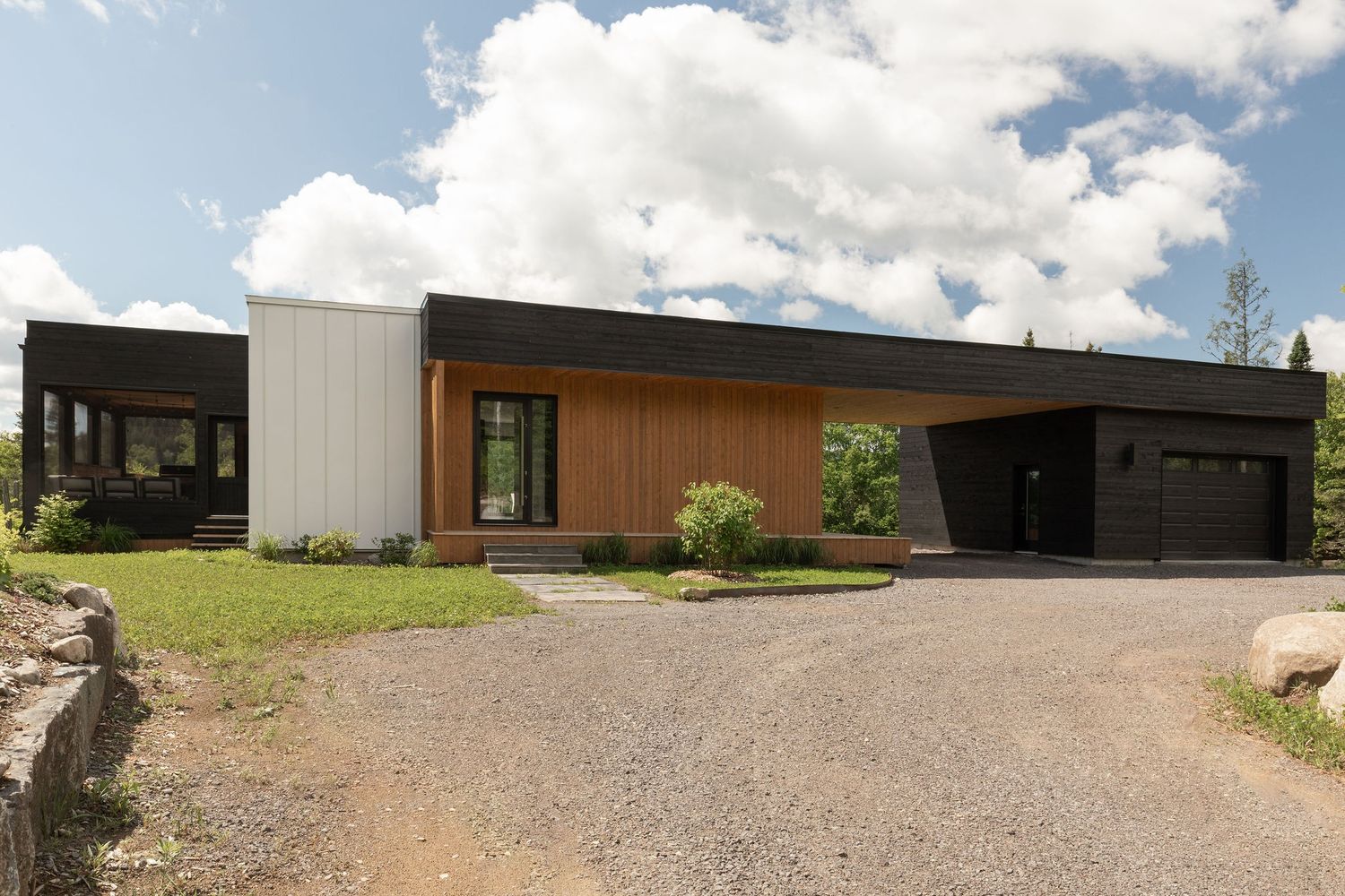 Façade avant d'un projet de Maisons unifamiliales près de Saint-Jérôme/Blainville (Laurentides) de Toundra construction
