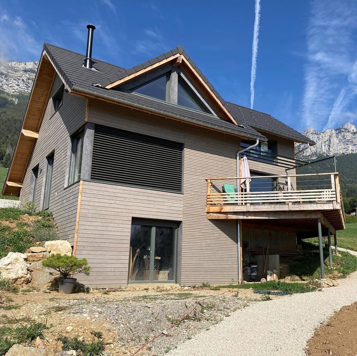 Façade avant d'un projet de Maisons unifamiliales près de Isère (38) de GASNIER-ECO Architecte