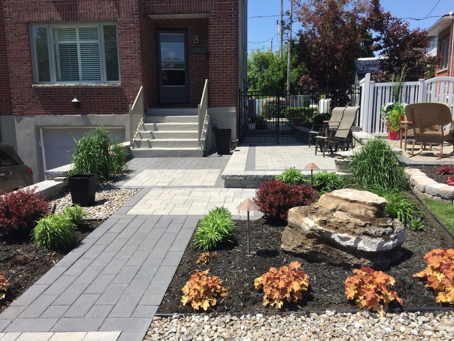 Patio y pérgola de un proyecto de tipo Pavimentación y adoquines cerca de Montreal (Gran Montreal) por Courchesne Architecte Paysagiste