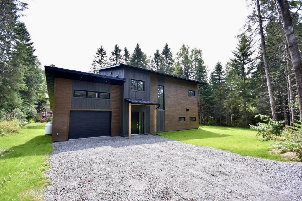 Fachada frontal de un proyecto de tipo Viviendas unifamiliares cerca de Saint-Jérôme (Laurentides) por Toundra construction