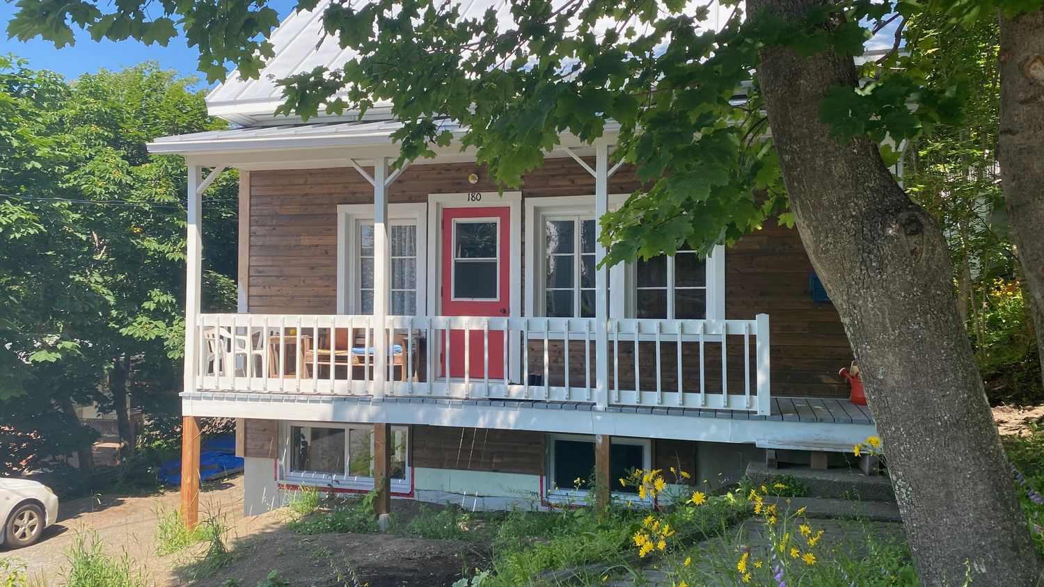Finition extérieur d'un projet de Maisons unifamiliales près de Rimouski (Bas-Saint-Laurent) de La Couverte Construction Communautaire