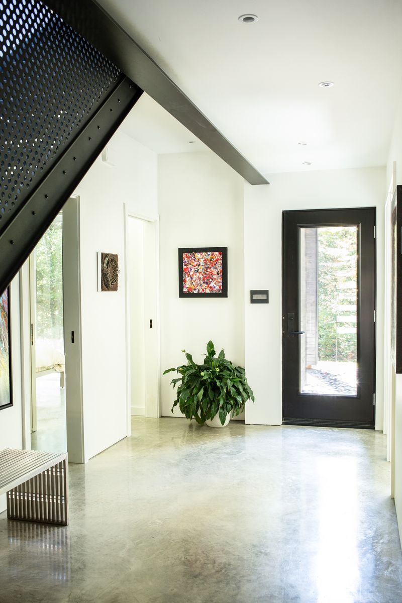 Hall d’entrée d'un projet de Maisons unifamiliales près de Sherbrooke (Estrie) de UrbanÉco Construction