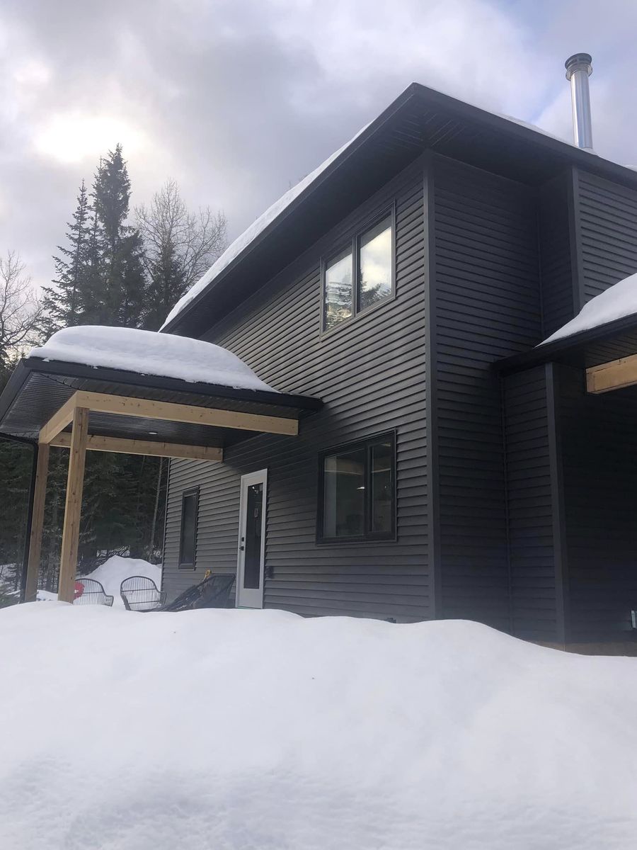 Finition extérieur d'un projet de Maisons usinées et modulaires près de Vallée du Fraser de Icon Homes Ltd.