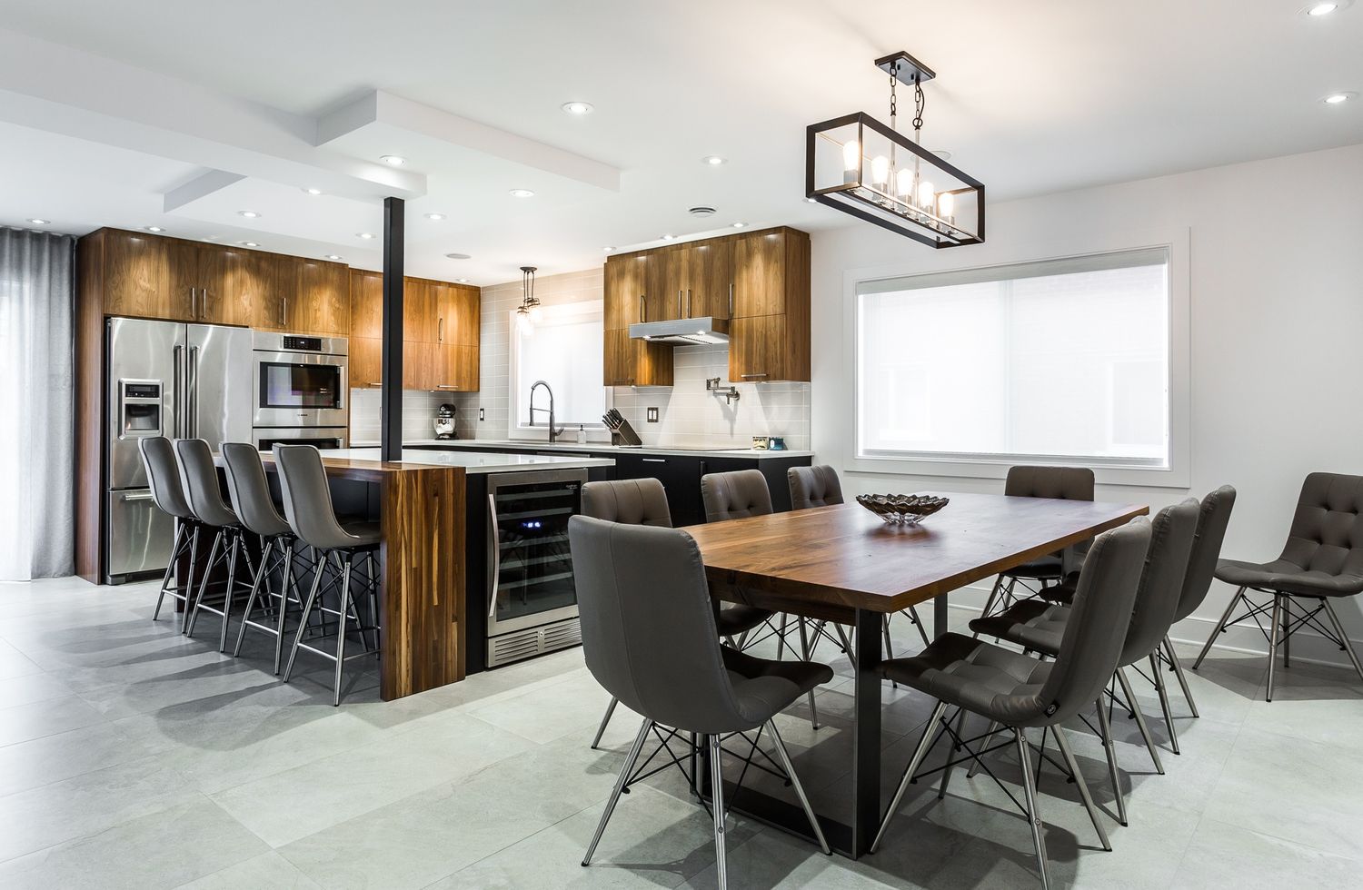 Comedor de un proyecto de tipo Diseño de interiores y distribución cerca de Montreal (Gran Montreal) por Mara Design