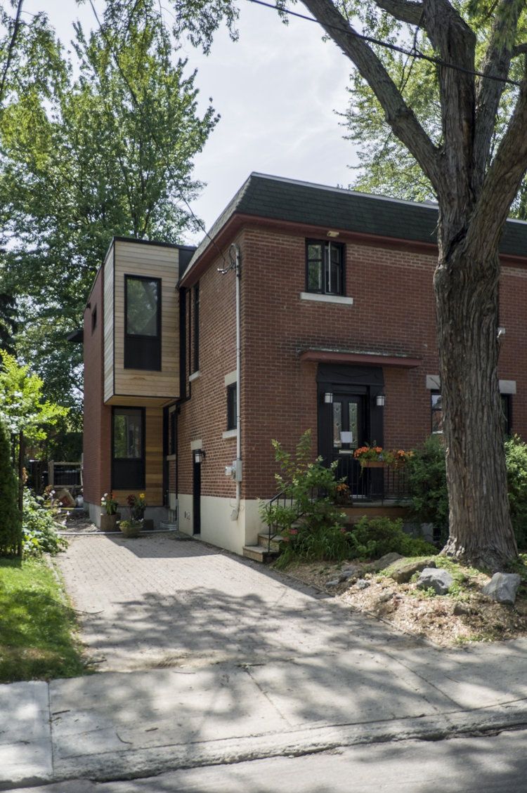 Entrée de cour d'un projet de Agrandissements de maison près de Montréal/Laval/Longueuil (Grand Montréal) de Rose Architecture