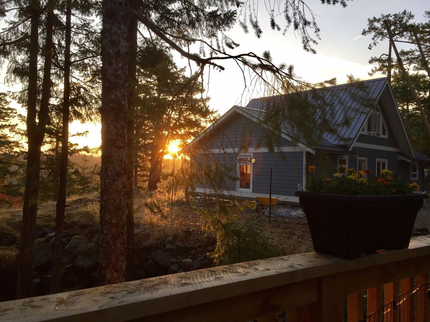 Fachada frontal de un proyecto de tipo Casas Prefabricadas y modulares cerca de Sunshine coast por Pacific Homes