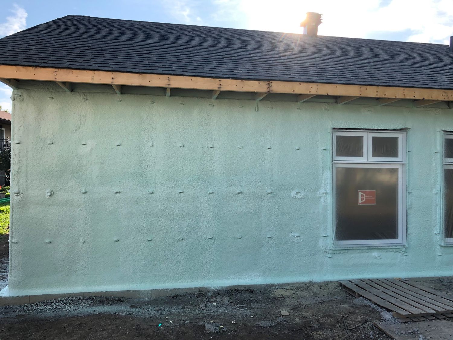 Construcción de exteriores de casas de un proyecto de tipo Aislamiento cerca de Montreal (Gran Montreal) por Isolation Majeau et frère