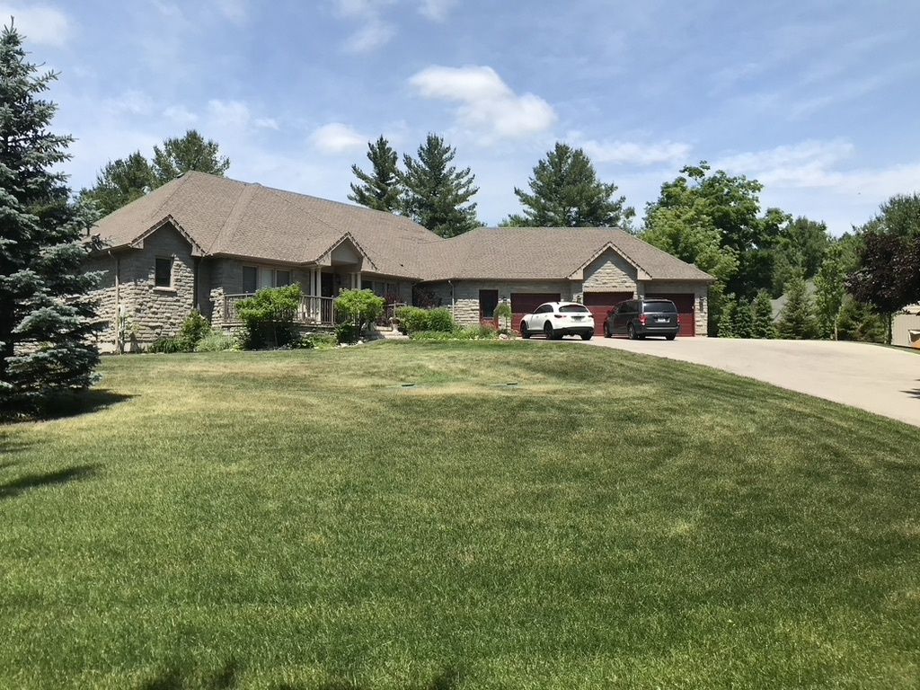 Fachada frontal de un proyecto de tipo Viviendas unifamiliares cerca de Toronto (Área metropolitana de Toronto) por Quantum Geothermal Inc.