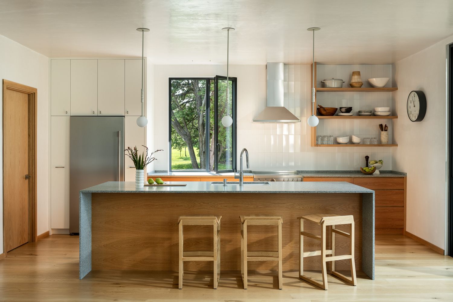 Kitchen from a Single family homes project near Burlington by Studio MMA Architects