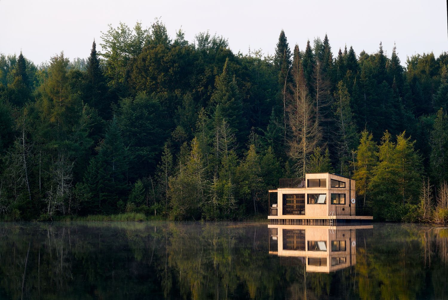 Front Yard from a Tiny Houses project near Sherbrooke (Estrie) by Constructif Inc.