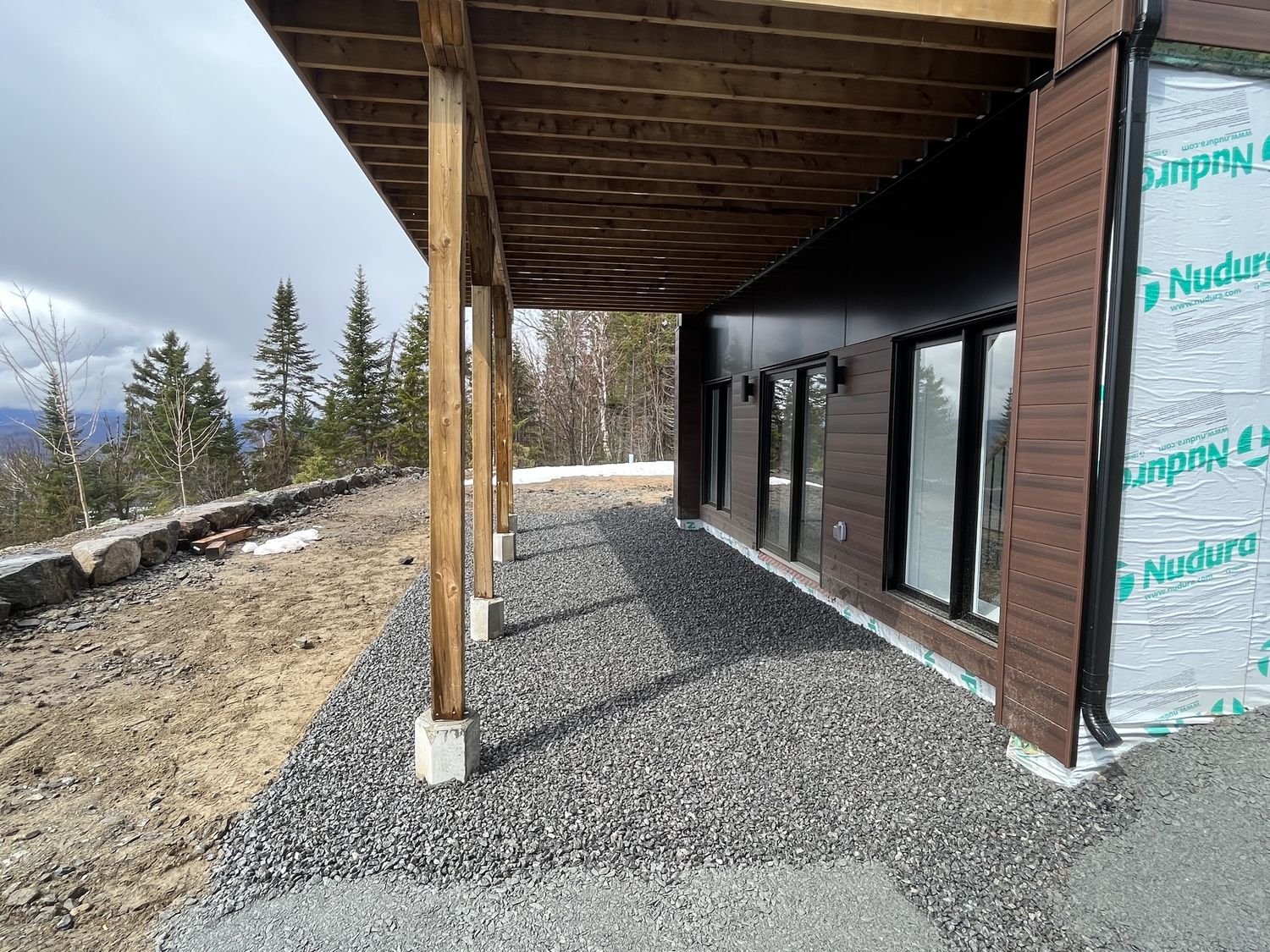 Terraza y balcón de un proyecto de tipo Viviendas unifamiliares cerca de Joliette (Lanaudière) por Les Constructions du Patrimoine J.S. INC.