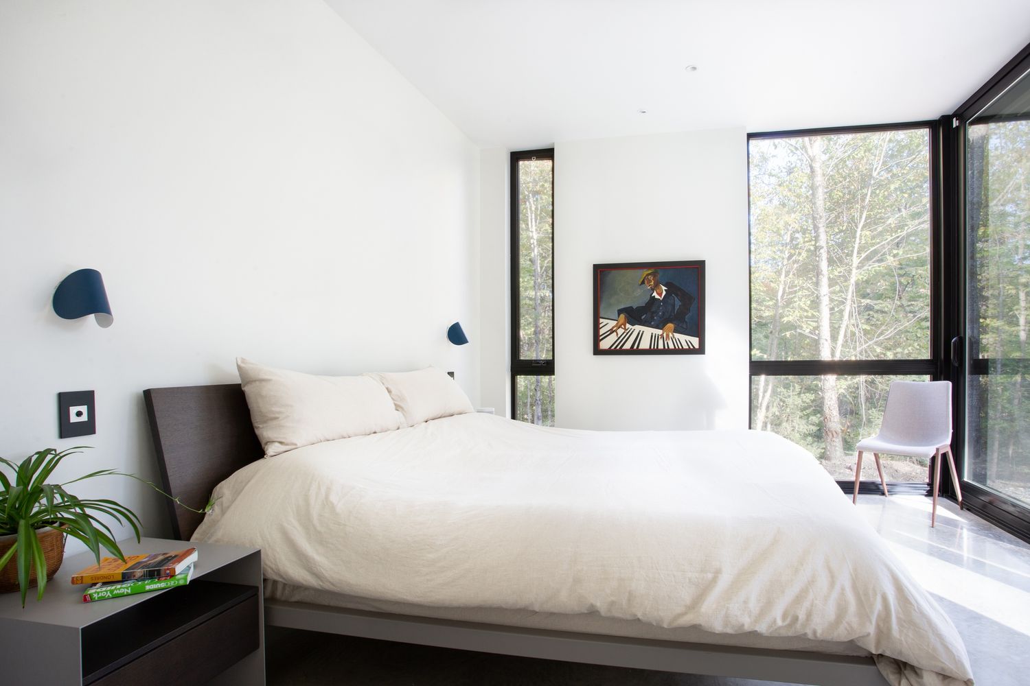 Bedroom from a Single family homes project near Sherbrooke (Estrie) by UrbanEco Construction