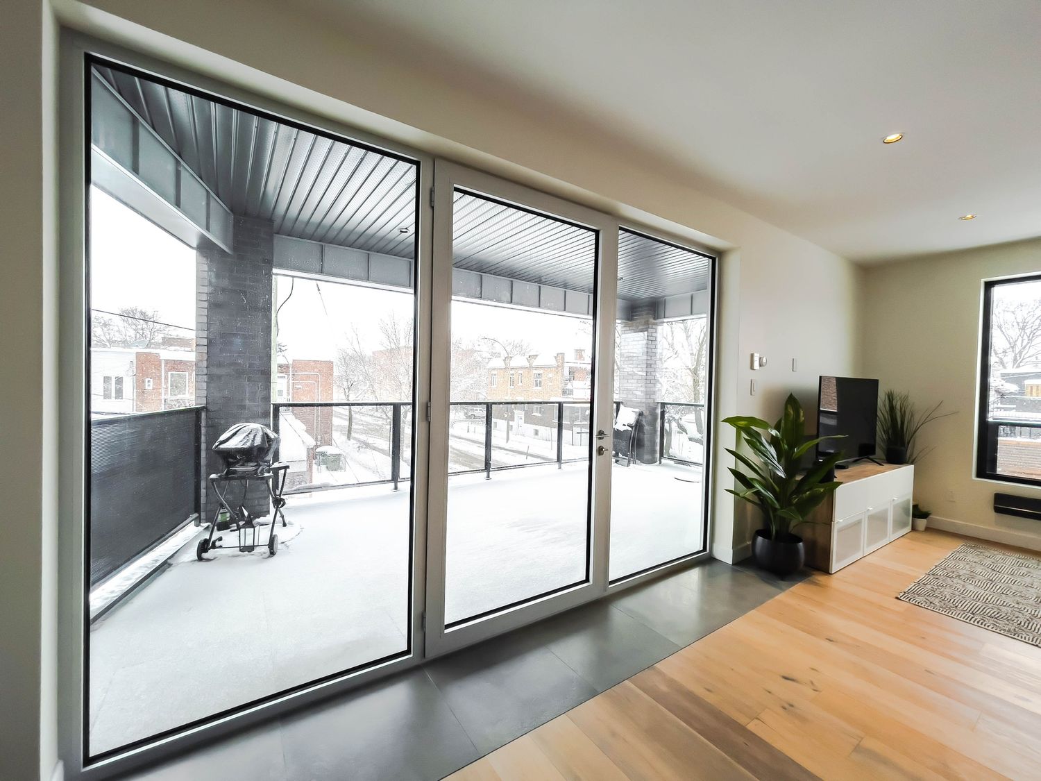 Salon d'un projet de Condos et logements près de Montréal/Laval/Longueuil (Grand Montréal) de Zaraté Lavigne Architectes