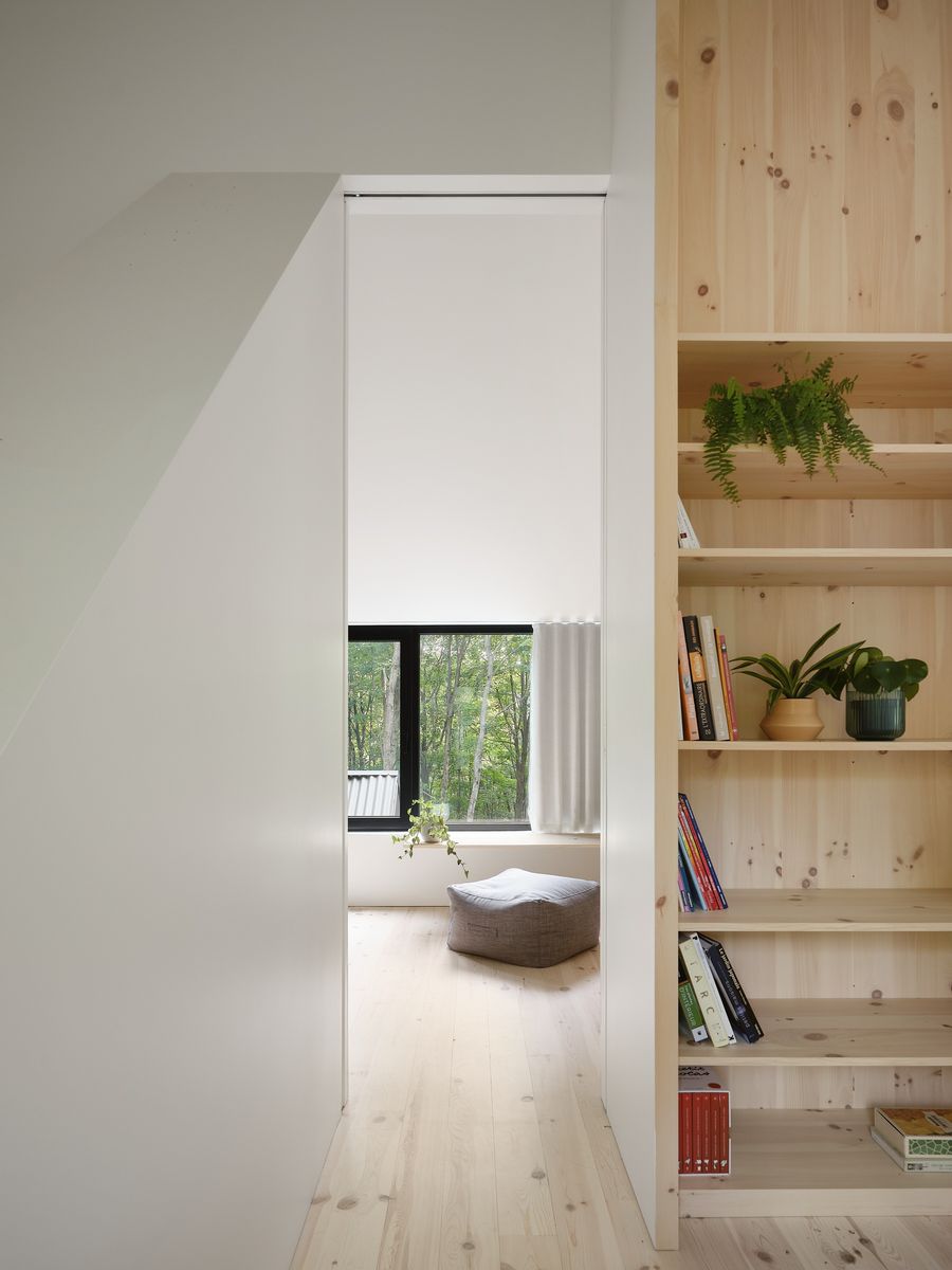 Dormitorio de un proyecto de tipo Viviendas unifamiliares cerca de Granby - Bromont - Cowansville por Stroph Architecture & Design