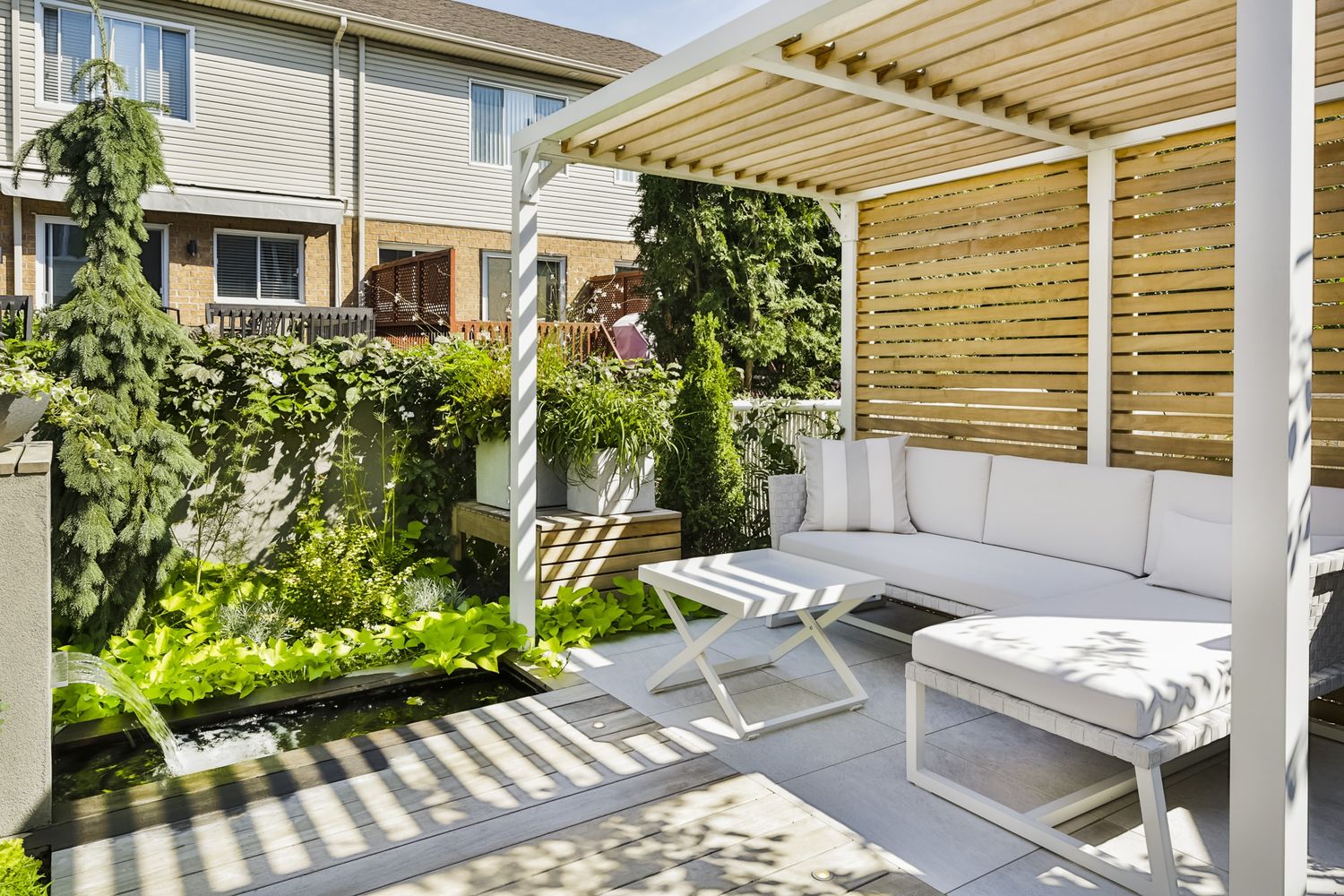 Patio y pérgola de un proyecto de tipo Diseño de interiores y distribución  por Atelier Tautem