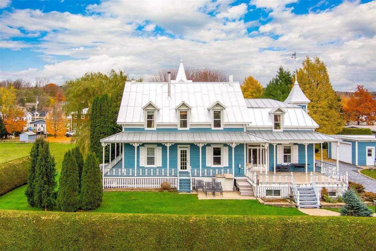 Fachada frontal de un proyecto de tipo Viviendas unifamiliares cerca de Ciudad de Quebec - Lévis por REALTA Agence Immobilière