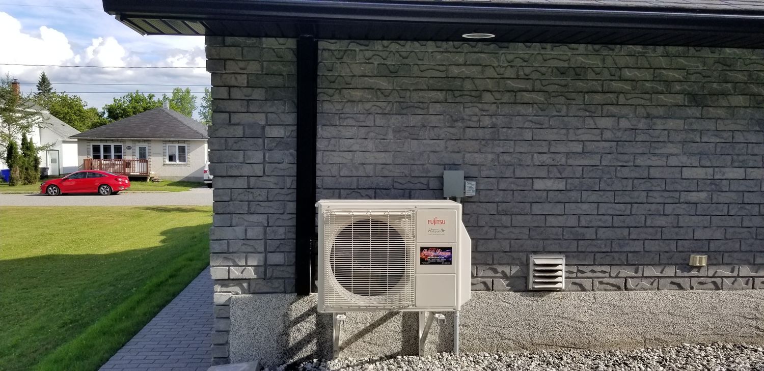 Building mechanicals from a Heat pumps project near Gatineau (Outaouais) by Réfrigération RoxTone