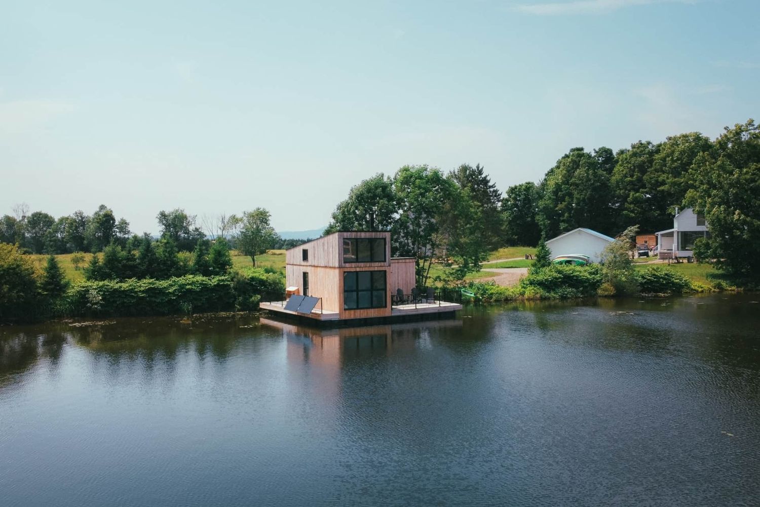 Patio trasero de un proyecto de tipo Mini casas cerca de Sherbrooke (Estrie) por Constructif Inc.