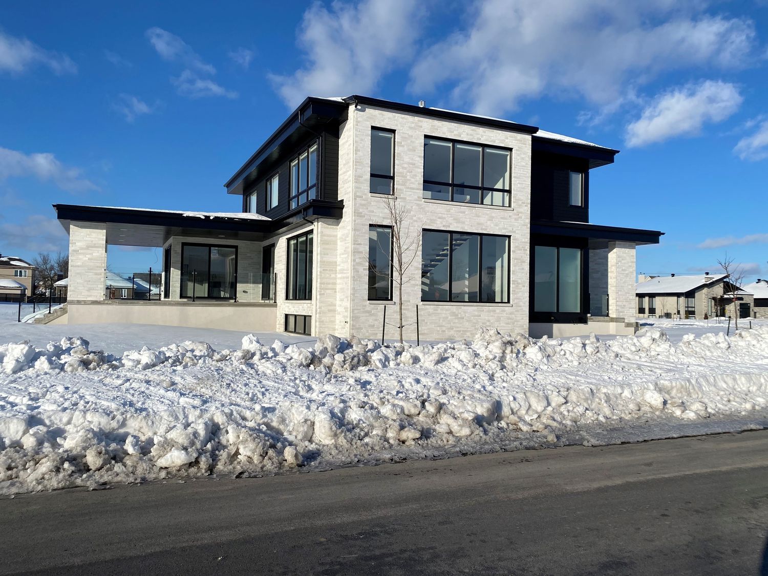 Façade avant d'un projet de Maisons unifamiliales près de Granby/Bromont/Cowansville (Estrie) de GAÉTAN SIROIS CONSTRUCTION INC