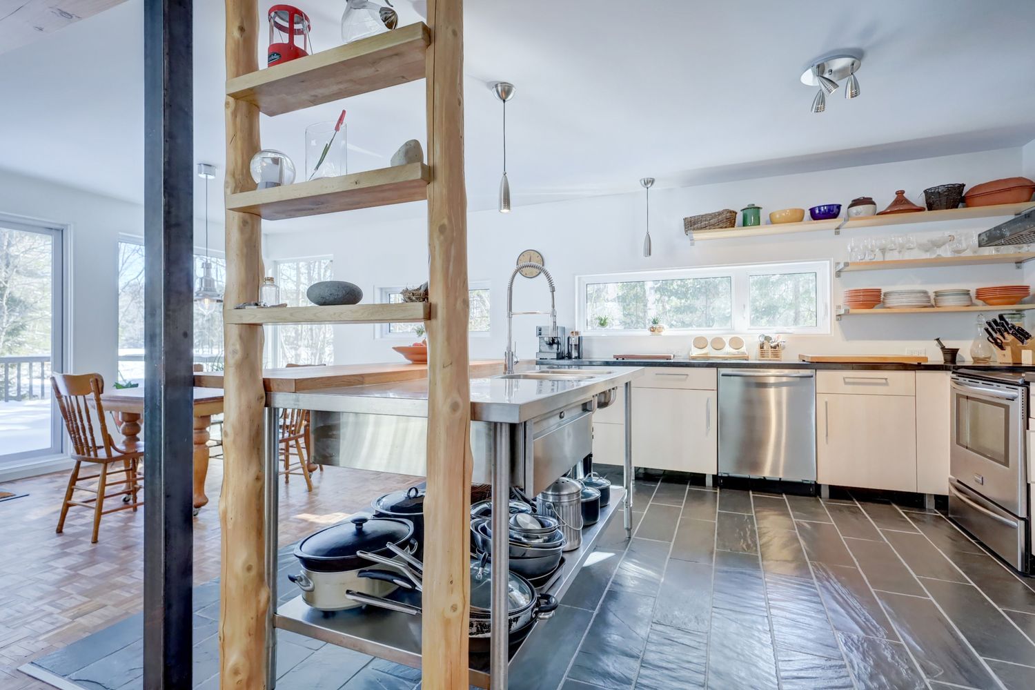 Cocina de un proyecto de tipo Viviendas unifamiliares cerca de Sherbrooke (Estrie) por Claire Derome • courtière en immobilier résidentiel