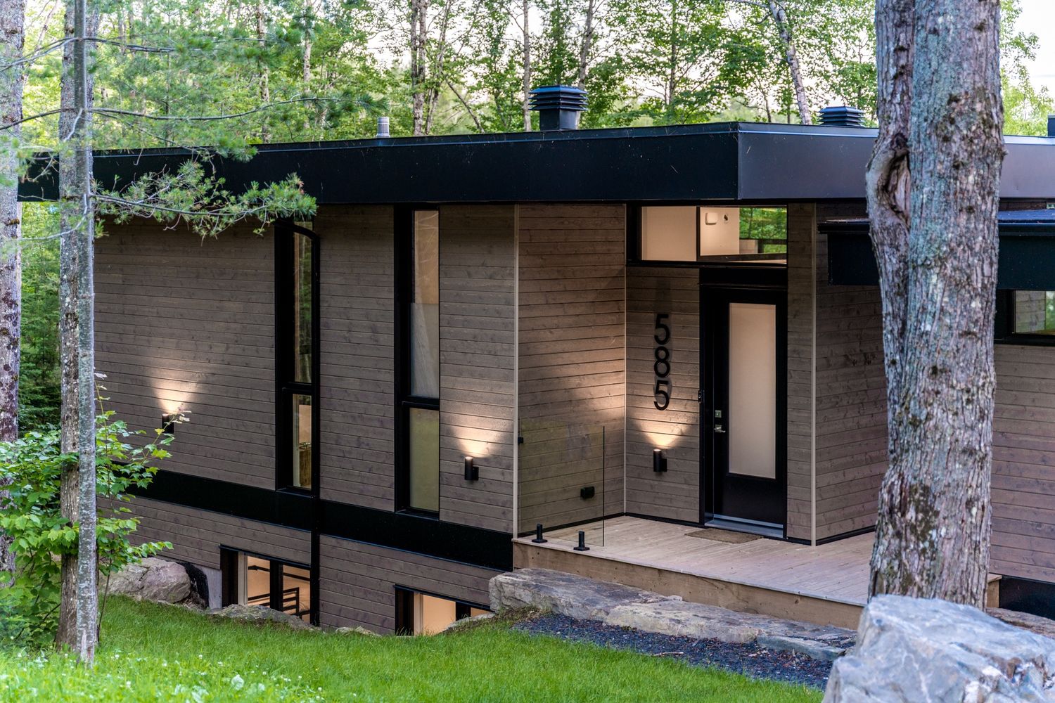 House Exterior from a Single family homes project near Quebec City - Levis by Shannon Ross architecte