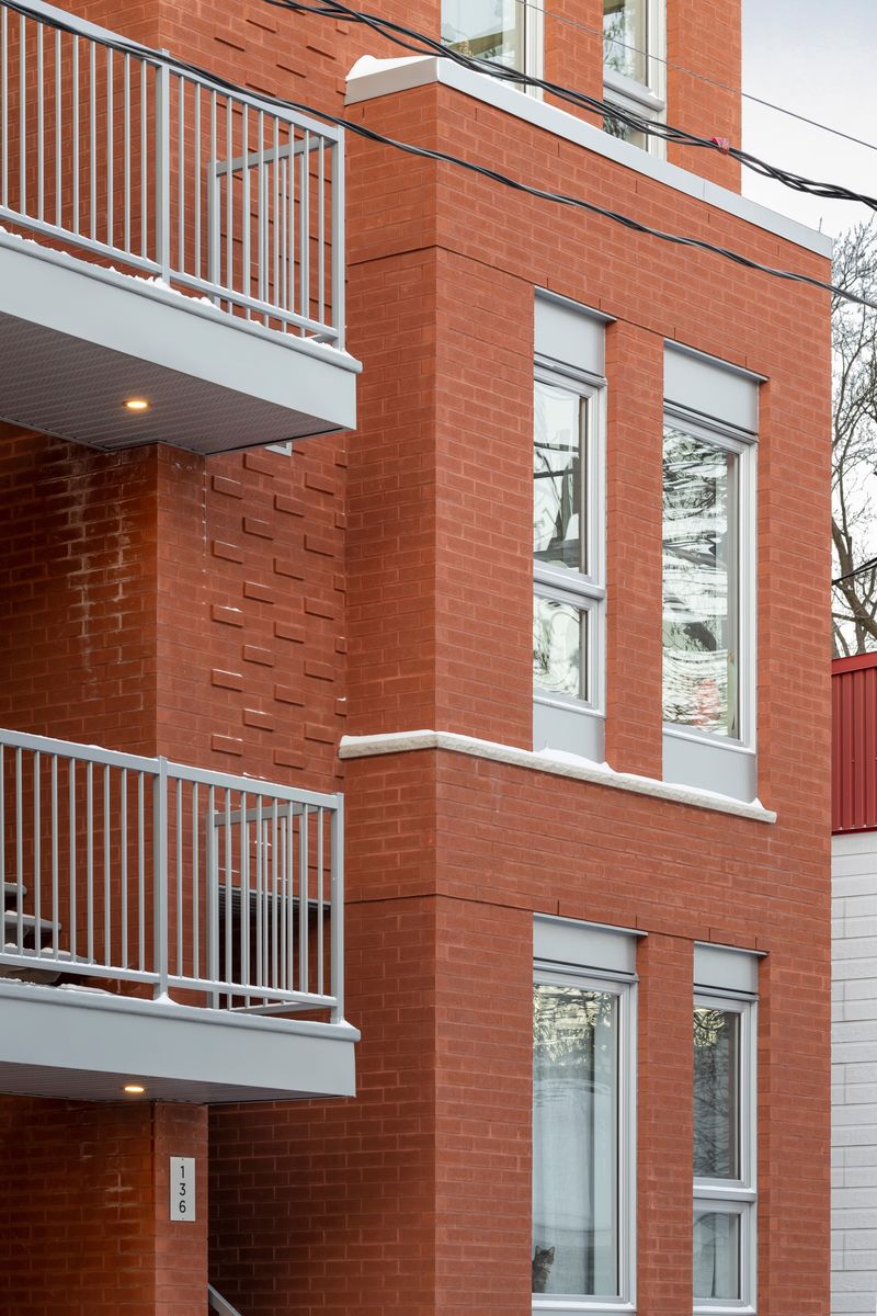 Terrasse et balcon d'un projet de Bâtiments multi-résidentiels et tours d'habitations près de Québec/Lévis (Ville de Québec) de Quinzhee Architecture