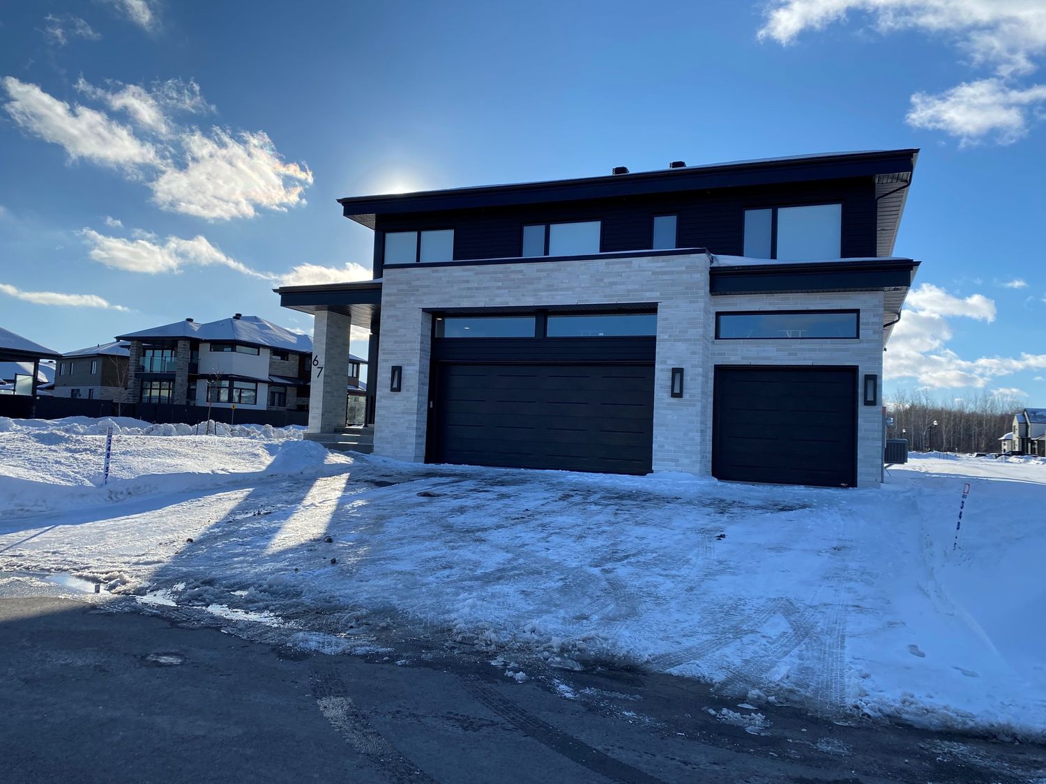 Fachada frontal de un proyecto de tipo Viviendas unifamiliares cerca de Granby - Bromont - Cowansville por GAÉTAN SIROIS CONSTRUCTION INC