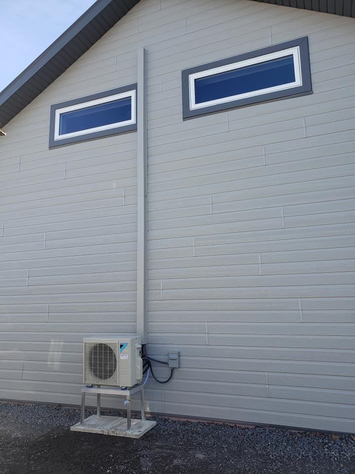 Finition extérieur d'un projet de Thermopompes près de Trois-Rivières/Shawinigan (Mauricie) de Guillemette Energies