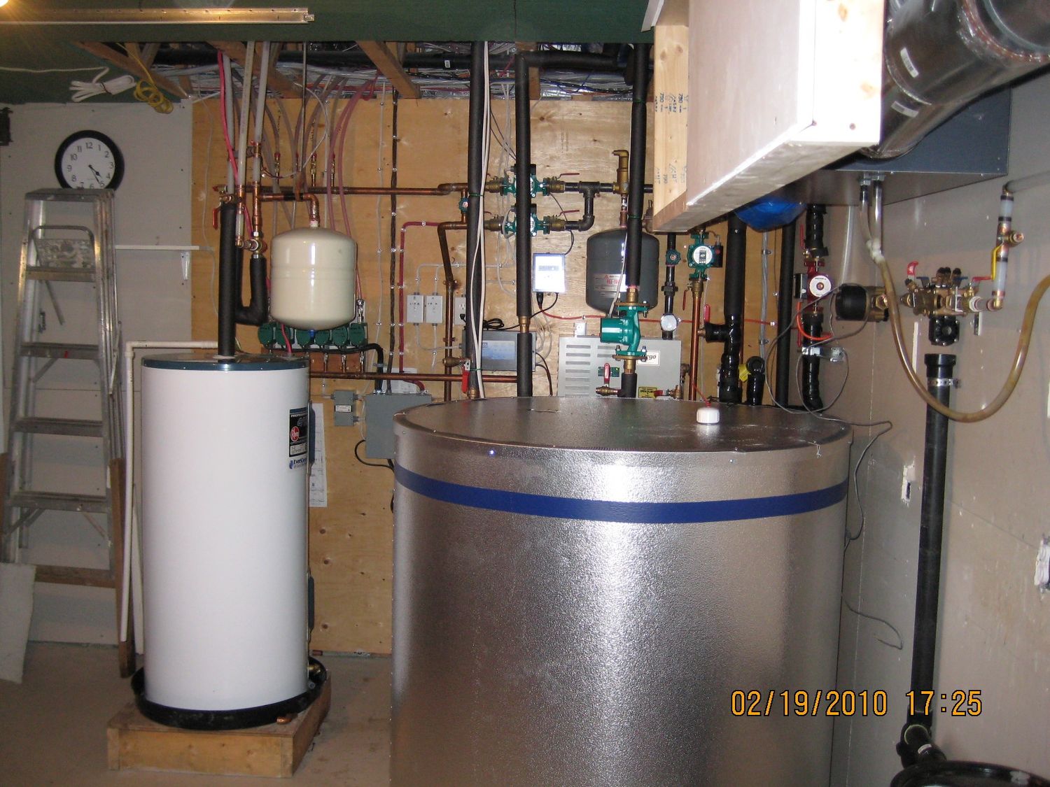 Building mechanicals from a Solar thermal collectors project near Trois-Rivières (Mauricie) by Guillemette Energies