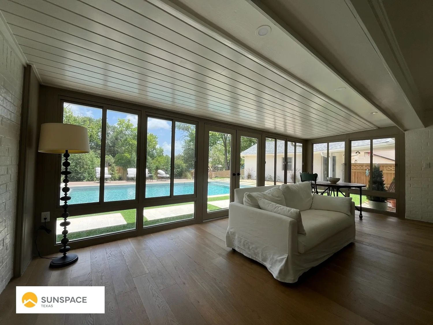  de un proyecto de tipo Muro divisorio exterior cerca de College Station - Bryan por Sunspace Texas