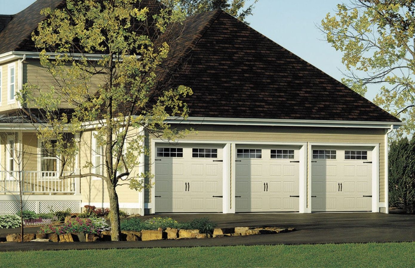 Garage et cabanon d'un projet de Portes de garage près de Montréal/Laval/Longueuil (Grand Montréal) de Portes de garage St-Jérôme