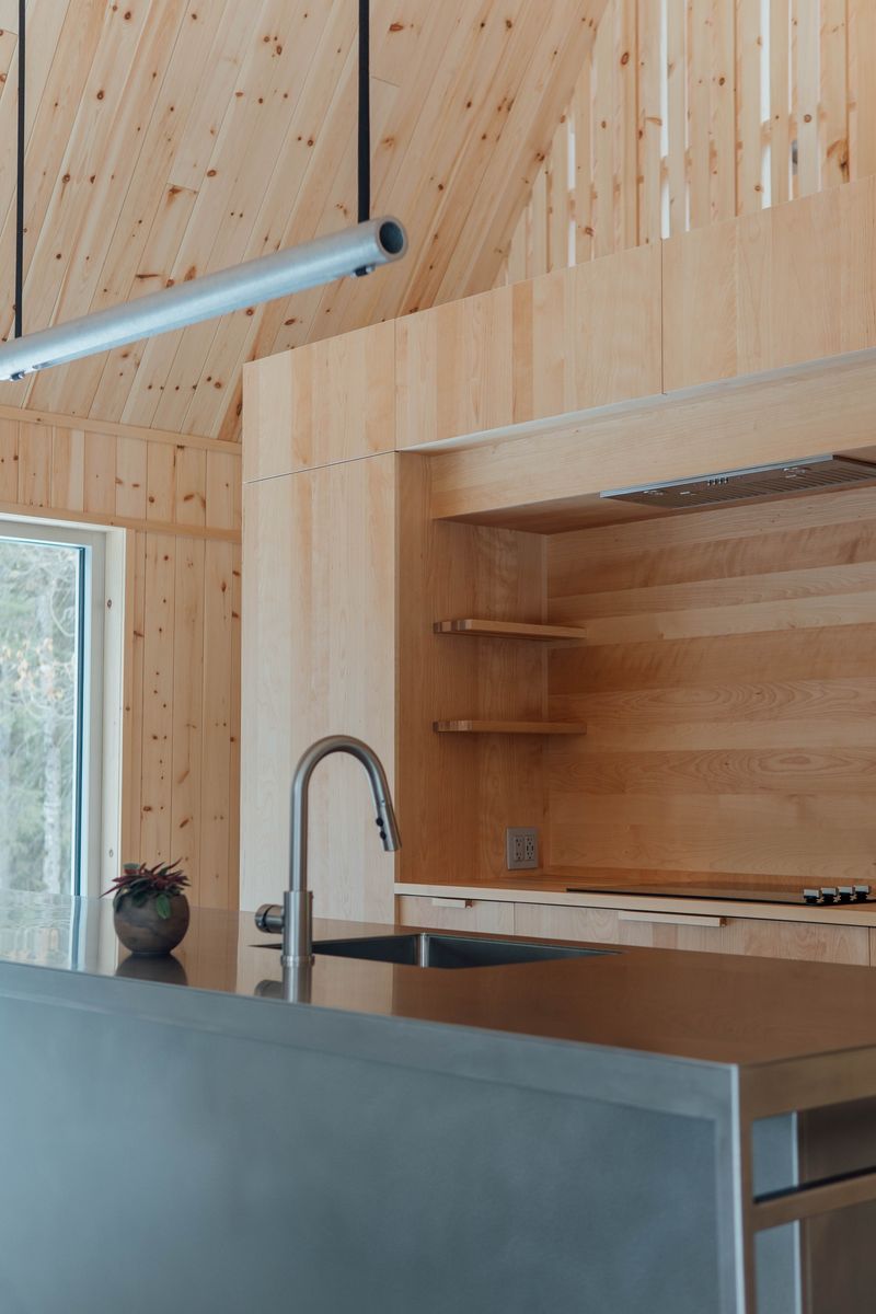 Kitchen from a Kitchen cabinets project near Joliette (Lanaudière) by À Hauteur d'homme (Hh)