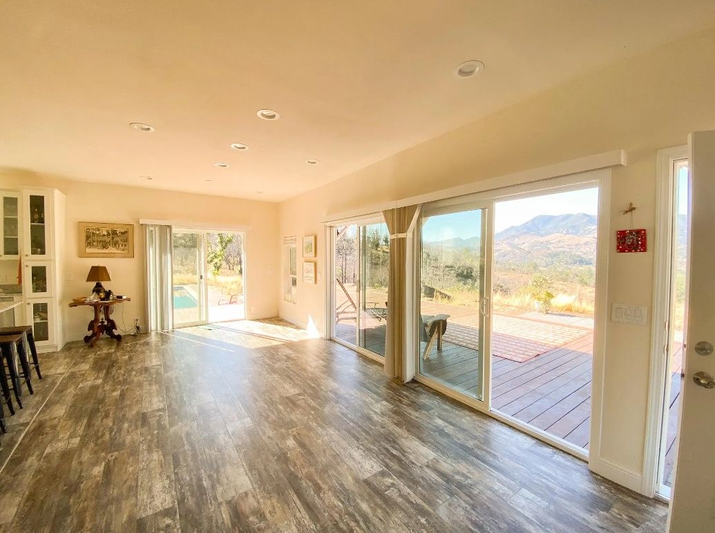 Salon d'un projet de Unités d'habitation accessoires (UHA) près de Sacramento de Sonoma Manufactured Homes
