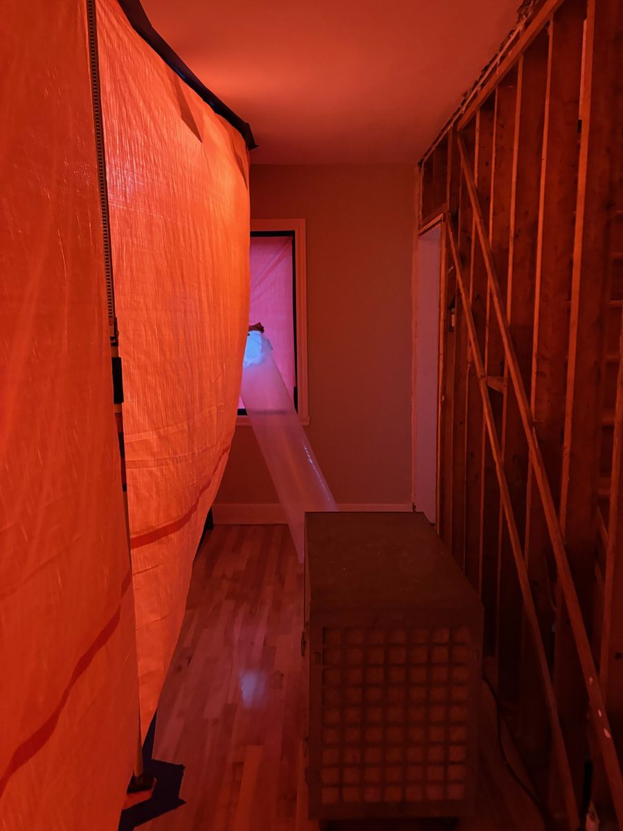Construcción de interiores de casas de un proyecto de tipo Descontaminación cerca de Montreal (Gran Montreal) por RénovA+