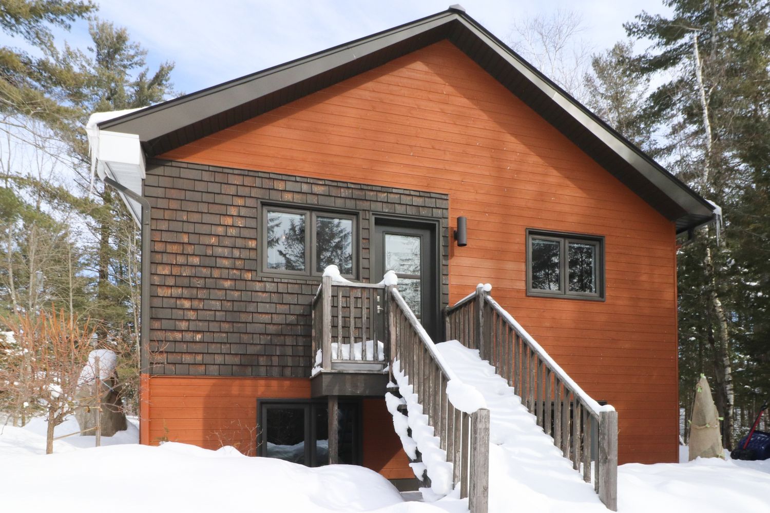 Façade avant d'un projet de Maisons unifamiliales près de Sherbrooke (Estrie) de Claire Derome • courtière en immobilier résidentiel