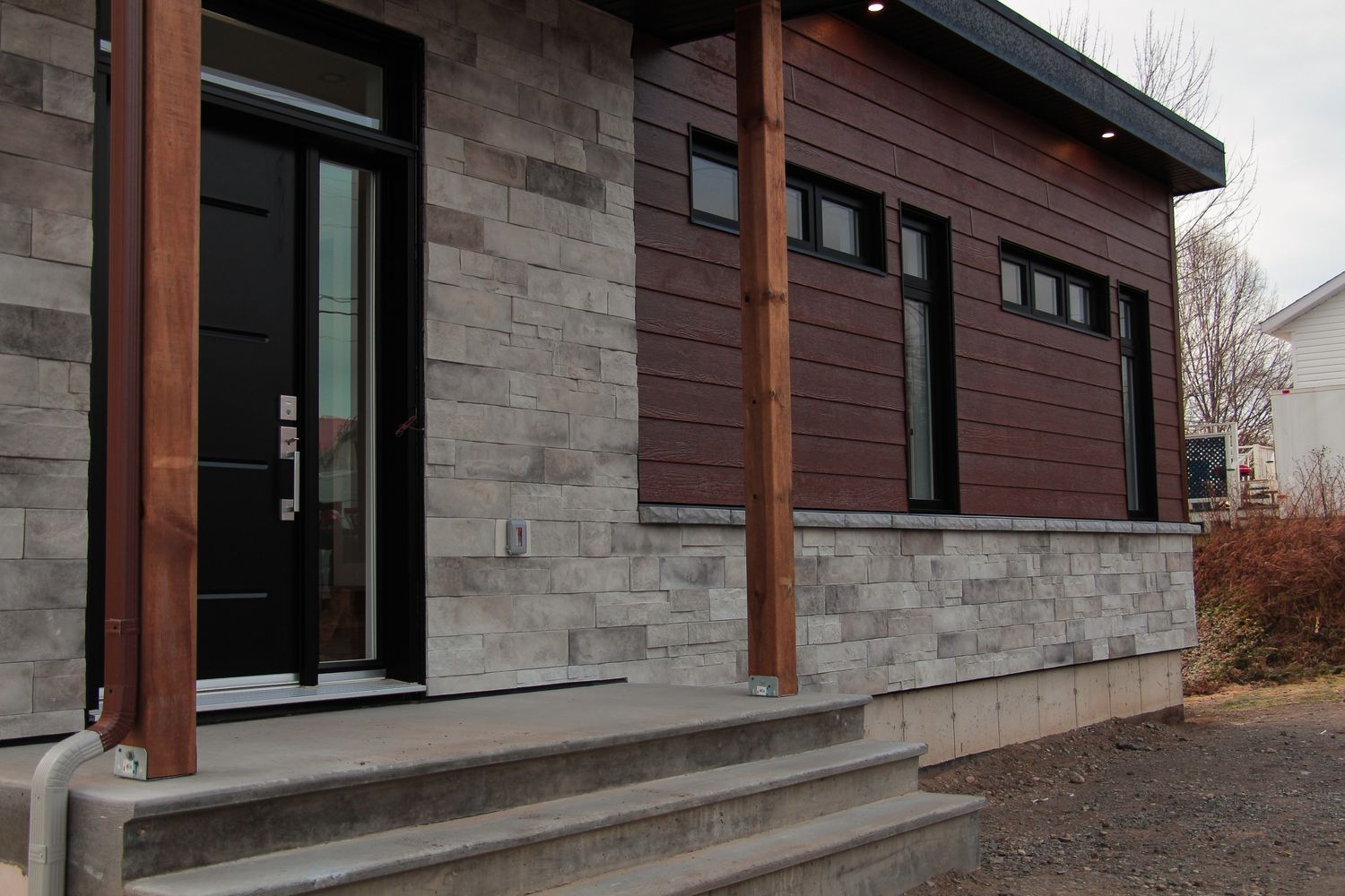 Porch from a Single family homes project near Rimouski (Bas-Saint-Laurent) by Construction Norac