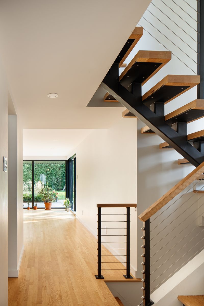 Escaliers d'un projet de Agrandissements de maison près de Montréal/Laval/Longueuil (Grand Montréal) de Studio MMA Architecture + Design