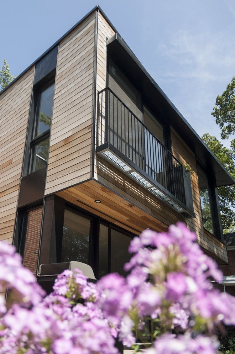 Patio trasero de un proyecto de tipo Ampliaciones del hogar cerca de Montreal (Gran Montreal) por Rose Architecture