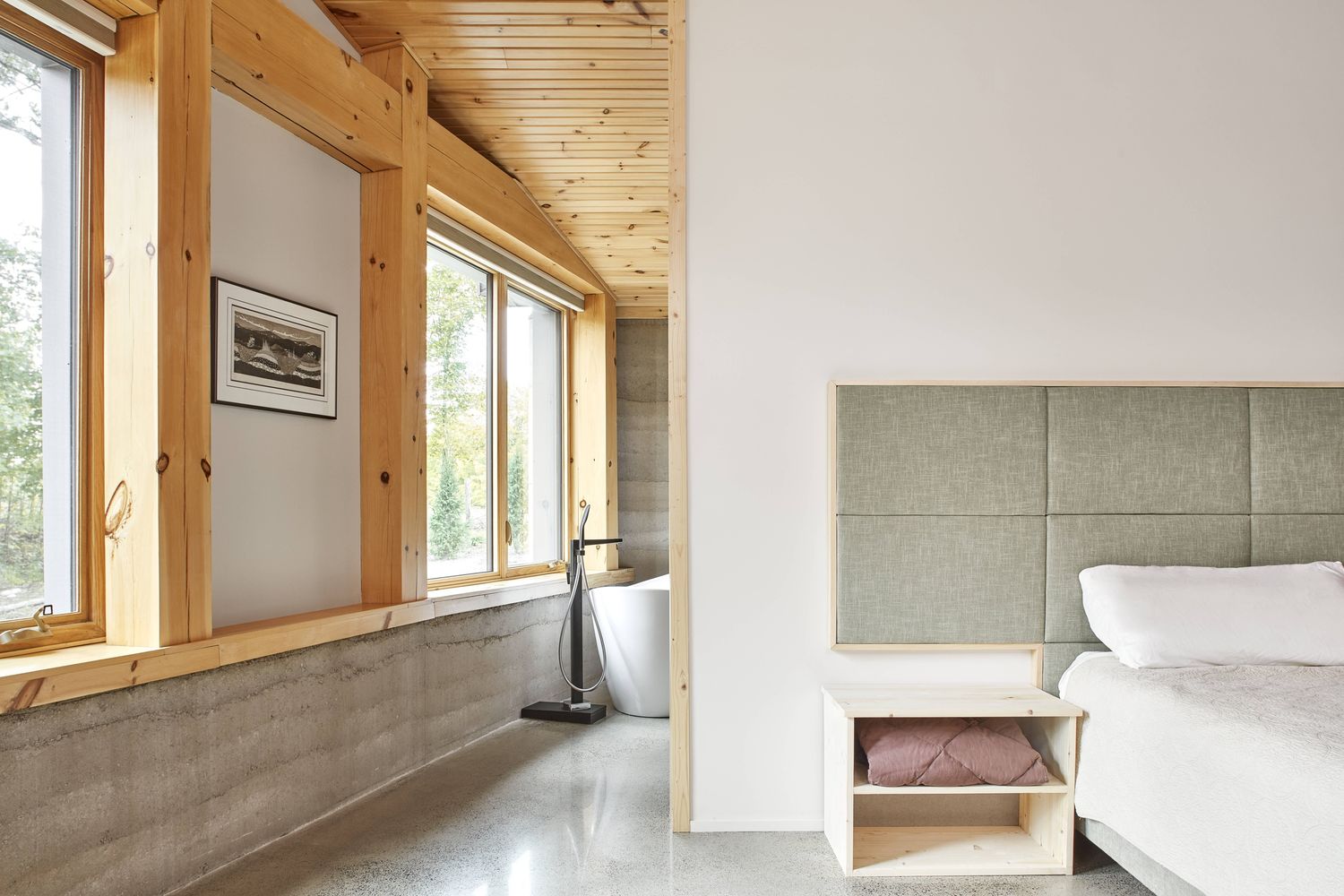 Chambre d'un projet de Murs en béton d'argile (terre crue) près de Toronto (Grand Toronto) de Aerecura Sustainable Builders