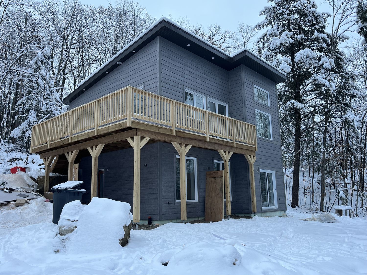 Fachada frontal de un proyecto de tipo Viviendas unifamiliares cerca de Gatineau (Outaouais) por Dsconstruction