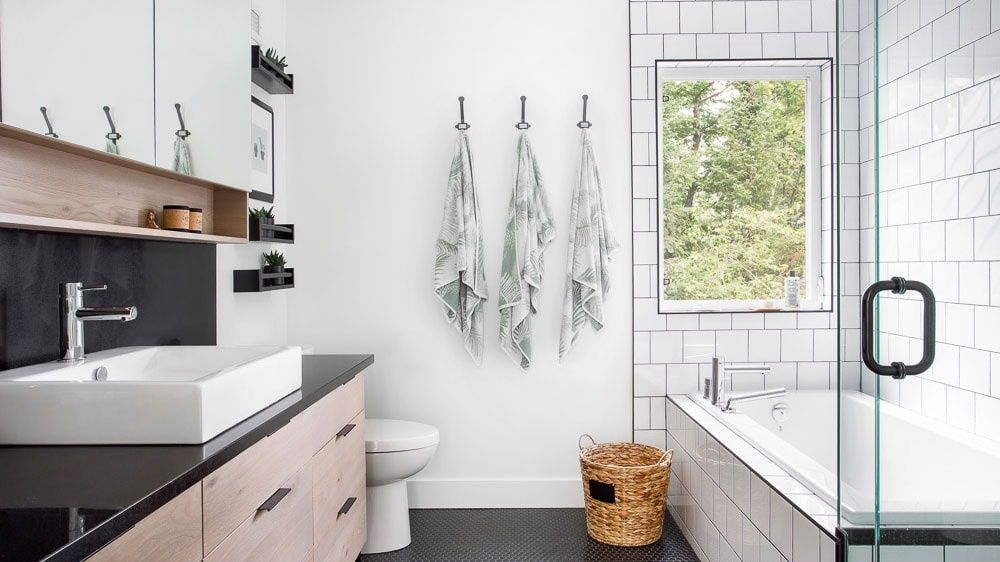 Bathroom from a Single family homes project near Saint-Jerome (Laurentides) by Écohabitations boréales