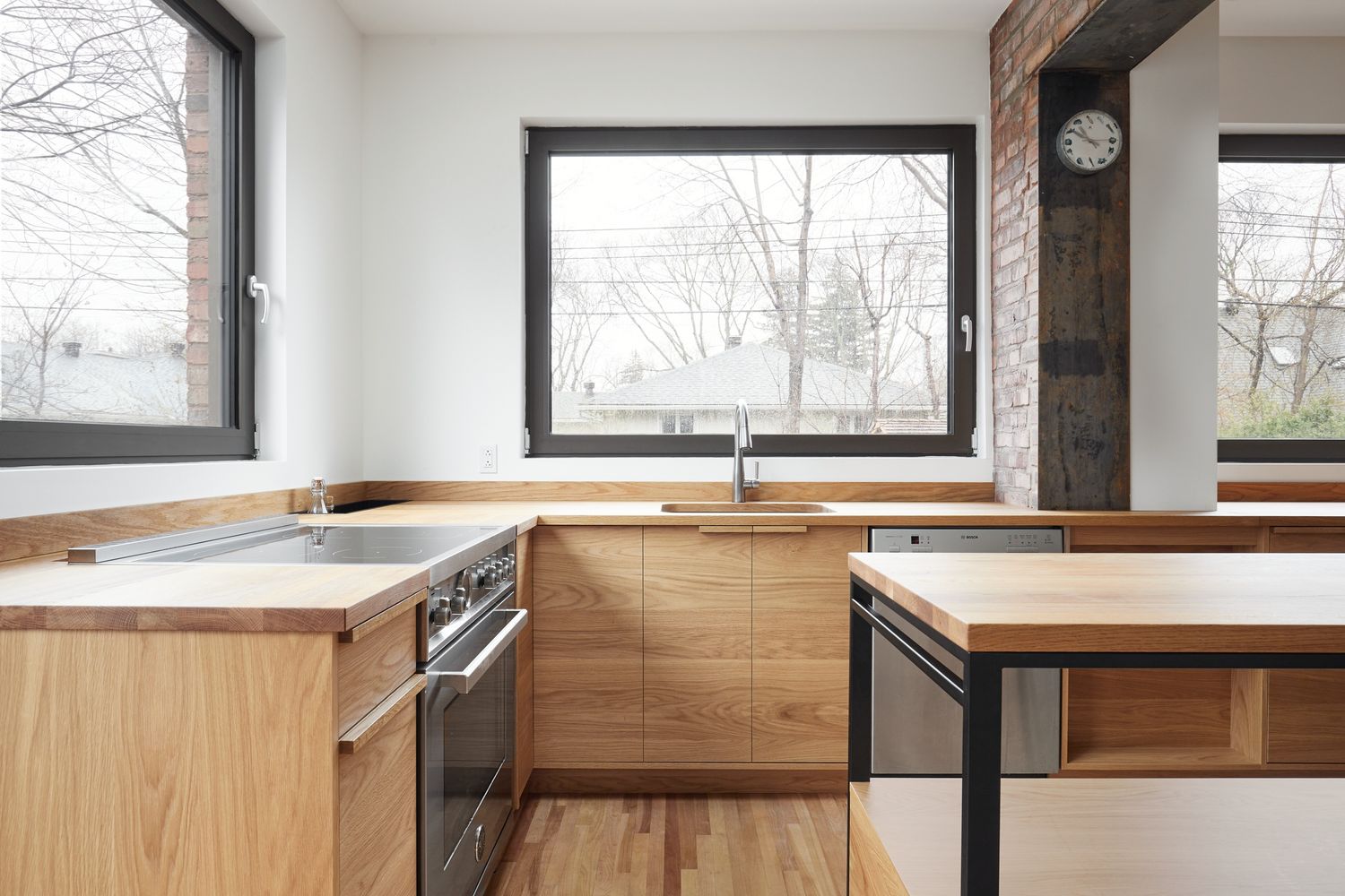 Cuisine d'un projet de Armoires de cuisine près de Montréal/Laval/Longueuil (Grand Montréal) de À Hauteur d'homme (Hh)