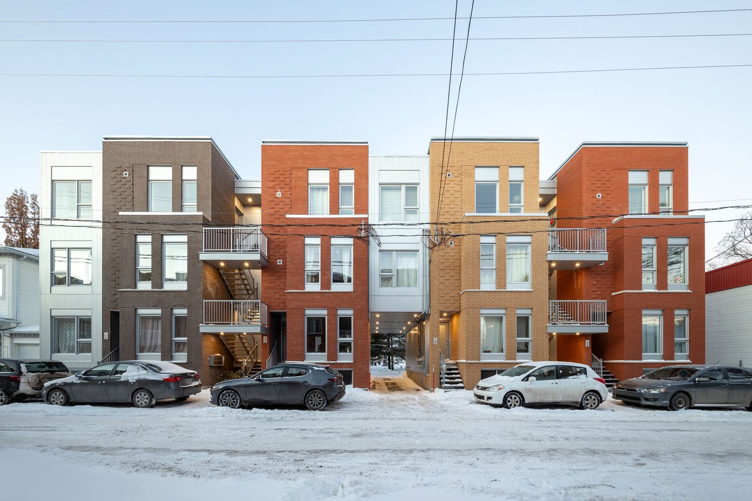 Façade avant d'un projet de Bâtiments multi-résidentiels et tours d'habitations près de Québec/Lévis (Ville de Québec) de Quinzhee Architecture